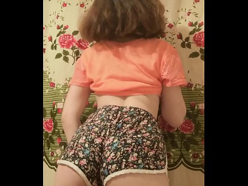 ❤️ Leanbh óg sexy ag baint dá shorts ar cheamara Porn bhaile uainn ga.villagesexvideos.ru