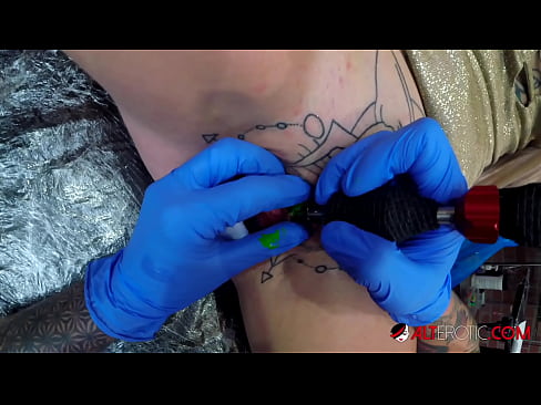 ❤️ An hottie thar a bheith tattooed Sully Savage fuair tattoo ar a clitoris Porn bhaile uainn ga.villagesexvideos.ru