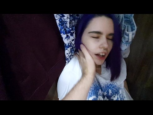 ❤️ Aimsíodh mo SIS sa closet agus chabhraigh sí cum Porn bhaile uainn ga.villagesexvideos.ru