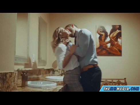 ❤️ Nuair a mheallann blonde busty tú i seomra scíthe poiblí Porn bhaile uainn ga.villagesexvideos.ru